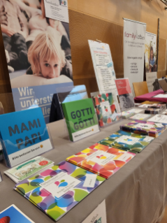 Markt auf dem Dorfplatz.jpg